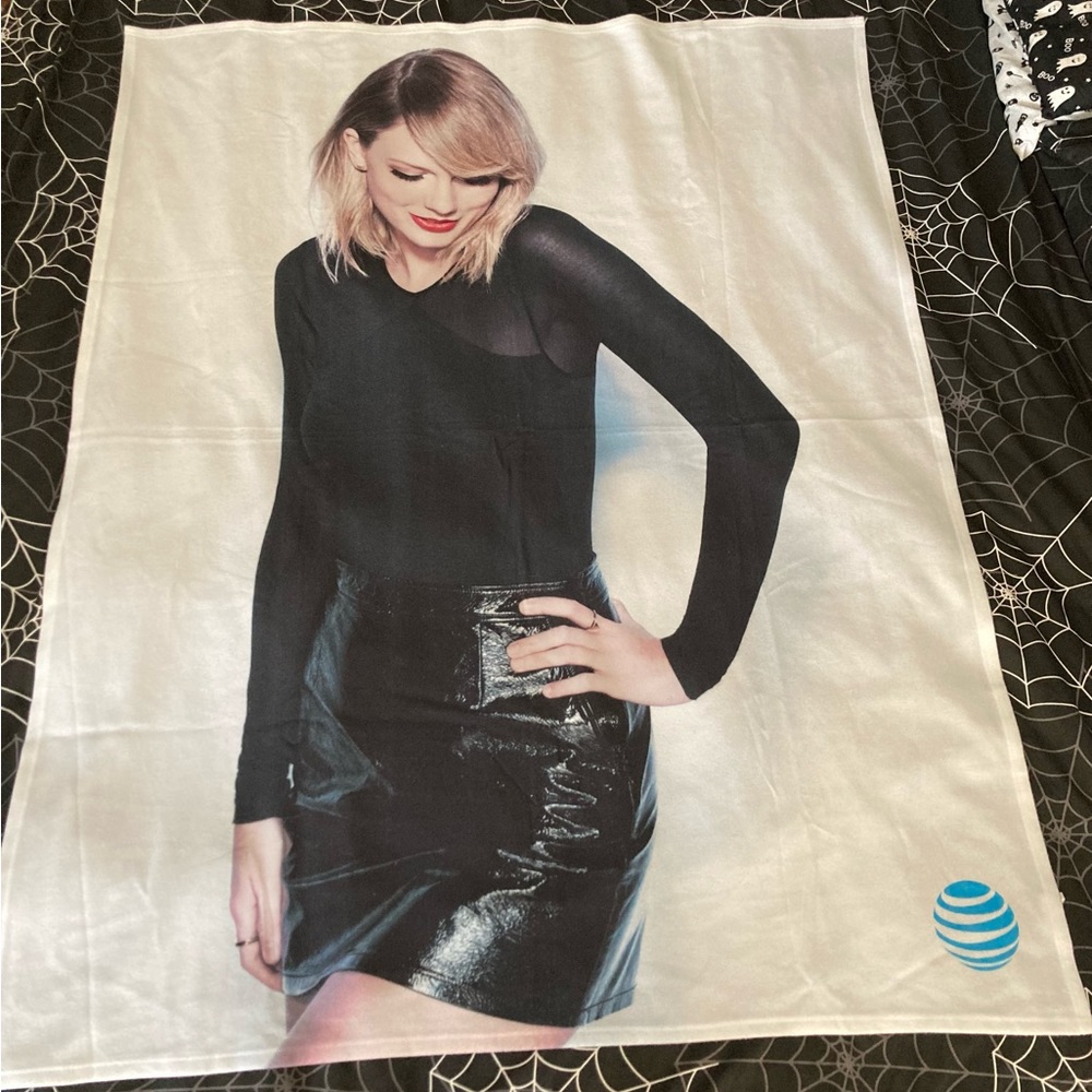Super RARE Taylor Swift Super Saturday Blanket